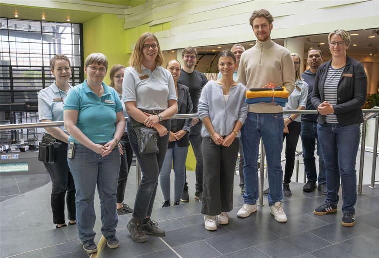 Klimahaus Bremerhaven freut sich über den sieben millionsten Gast Gruppenfoto Klimahaus