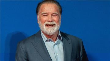 Mit Ende 70 gibt Arnold Schwarzenegger in der Serie „Fubar“ immer noch den kernigen, wenn auch gealterten Actionstar.