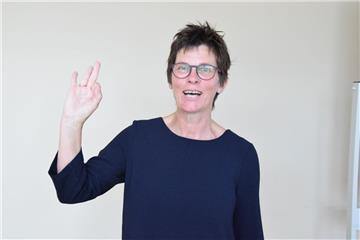 Mit Gebärden kommuniziert Diplom-Pädagogin Annette Eckhoff mit Kindern in der Helga-Leinung-Schule und im Heilpädagogischen Kindergarten der Lebenshilfe.