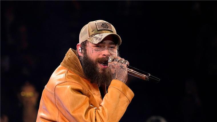 Reba McEntire und Post Malone treten beim Super Bowl auf Mit gerade einmal 28 Jahren gehört Post Malone zu den angesagtesten Musikern der Welt. Im nächsten Monat tritt er beim Super Bowl auf.