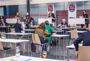 Mit großem Abstand tagte die Bremerhavener Stadtverordnetenversammlung am Donnerstag im Fischbahnhof.