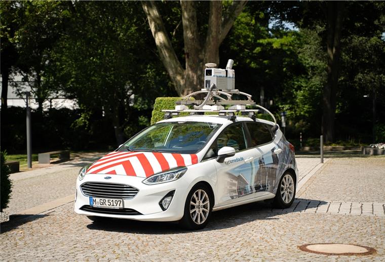Kamera-Autos fahren durch Bremerhaven Mit Hightech-Ausrüstung auf dem Dach fahren Mitte Oktober solche Autos durch Bremerhaven. Sie erfassen den Zustand der Straßen, die Breite der Radwege, den Standort von Bäumen und Hunderte weitere Daten.