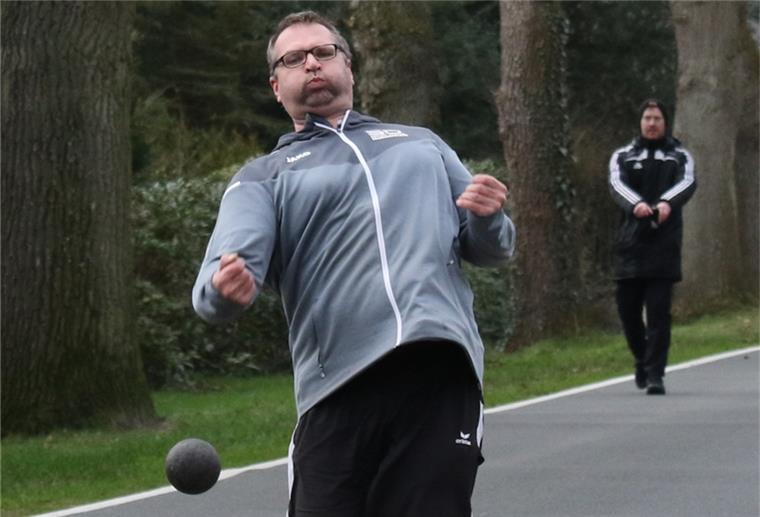 Mit Holzkugelwerfer Olaf Czeranowicz verlor der KBV Schweewarden in der Landesliga in Spohle.
