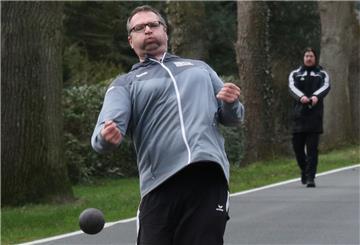 Mit Holzkugelwerfer Olaf Czeranowicz verlor der KBV Schweewarden in der Landesliga in Spohle.