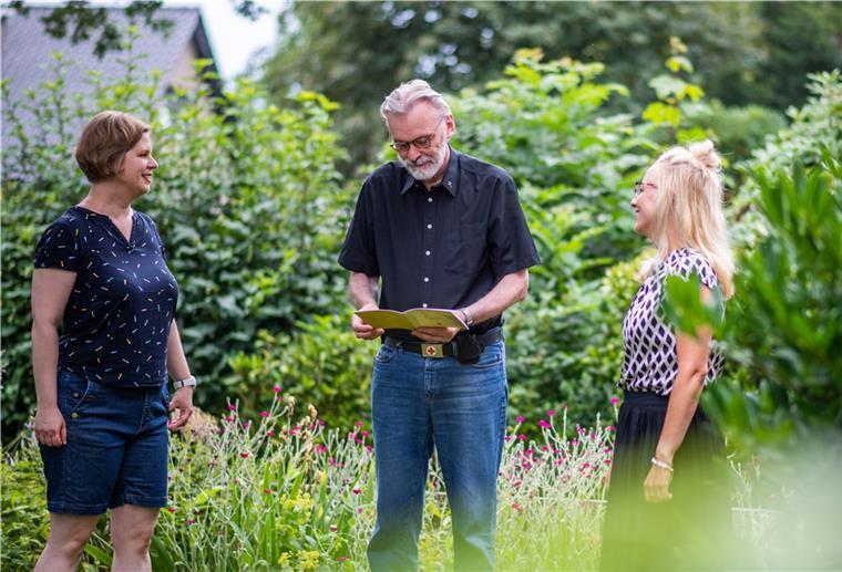 Mit ihrem jungen Verein „Lillebö“ möchten sie Eltern von ganz früh verstorbenen „Sternenkindern“ begleiten (von links): Katrin Schlüter, Wolfgang Adomeit und Sabrina Kuiper.
