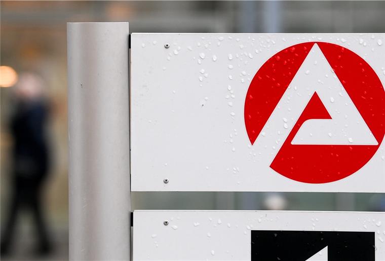 Berufliche Beratung für Erwerbstätige Mit ihrem neuen Angebot will die Agentur für Arbeit Menschen bei der Anpassung an ein sich immer schneller veränderndes Berufsleben unterstützen.