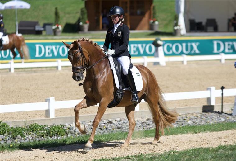 Smilla Philipp und Lilli von Helldorff reiten im Bundeskader Lilly von Helldorff wurde mit ihrem Pony Dobbi Dobbsen in den Bundeskader der Ponyreiter berufen.