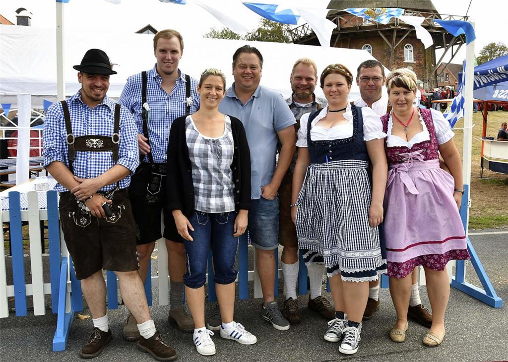 Mit ihren zünftig bayrischen Biergarten landeten einige junge Midlumer einen Rie...