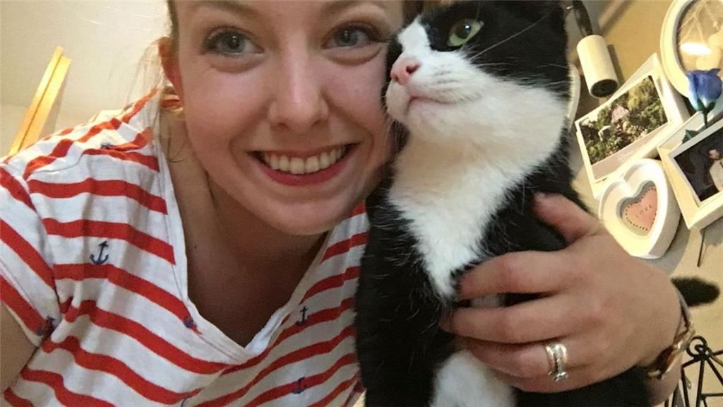 Mit Kater Oscar geht Lara Klein aus Nordenham durch dick und dünn.