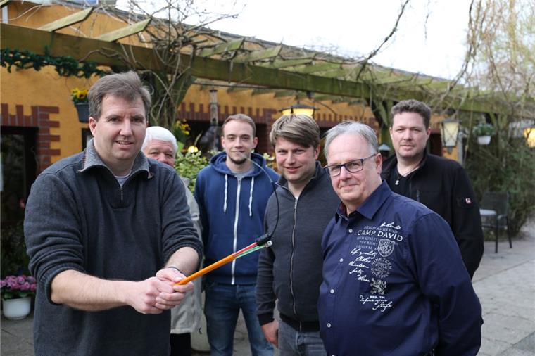 Schnelles Internet: Neue Bürgerinitiative für Glasfaser in Beverstedt Mit Leidenschaft für Glasfaser (von links): Claas Götjen (Lunestedt), Johannes Taxius (Wachholz), Pelle Rahf (Bokel), Mario Schmidt (Lunestedt), Ralph Piehl (Wehldorf) und Stefan Brede (Lunestedt) sind Mitglieder der Bürgerinitiative „Pro Glasfaser“ in der Gemeinde Beverstedt. Foto Gehrke