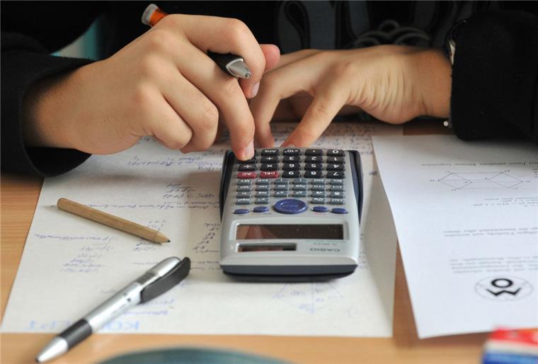 Bremen und Bremerhaven: Neuntklässler schneiden schlecht in Mathe ab Mit Mathe haben so einige Schüler in Bremen und Bremerhaven ein Problem.