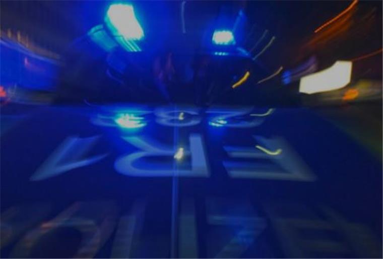 Mit mehreren Streifenwagen musste die Polizei zu einer Massenschlägerei vor einer Diskothek in der Fußgängerzone ausrücken. Foto Rehder