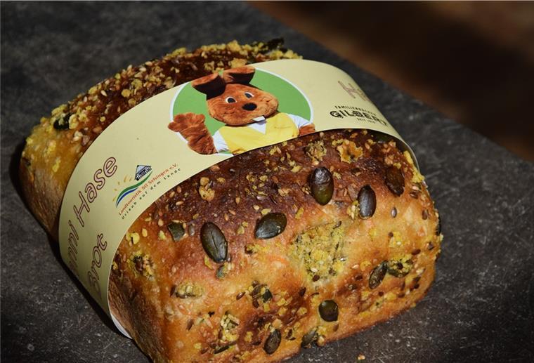 Mit Möhren als eine der Zutaten und passender Banderole: Das Hanni Hase-Brot.