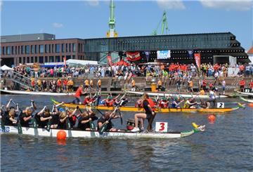 Drachenboot-Cup im Schaufenster Fischereihafen