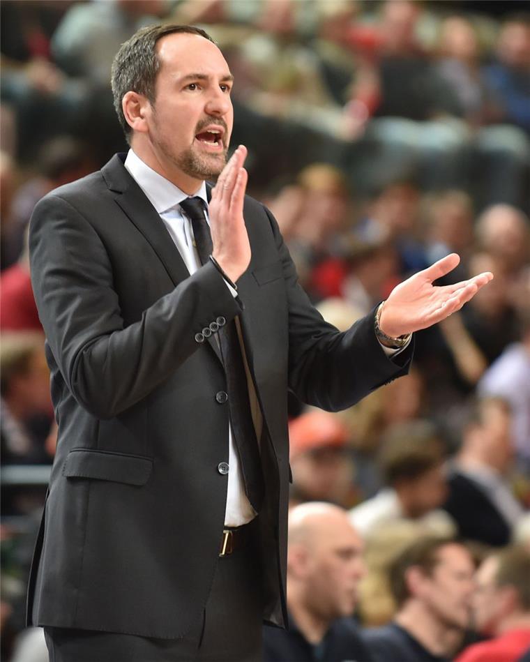 Der letzte Strohhalm: Eisbären holen Machowski als Trainer Mit Oldenburg war Sebastian Machowski 2013 deutscher Vizemeister. Jetzt übernimmt er die Eisbären. Foto Jaspersen/dpa