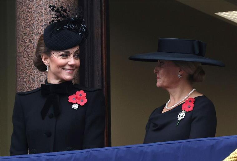 Royal mit Auftrag: Herzogin Sophie wird 60 Mit Prinzessin Kate bei einer Gedenkveranstaltung für die Weltkriegstoten. (Archivfoto)