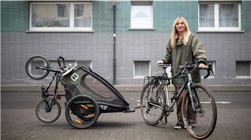 Mit Rad und Kind hat Jasmin Böhm Tausende Kilometer zurückgelegt und darüber ein Buch geschrieben. (Archivbild).