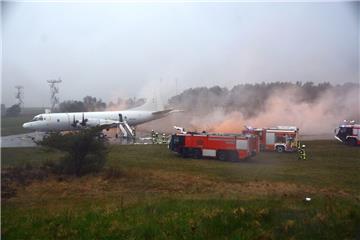 Mit Rauch und geschminkten Darstellern wurde die Katastrophe auf dem Fliegerhorst in Nordholz simuliert.