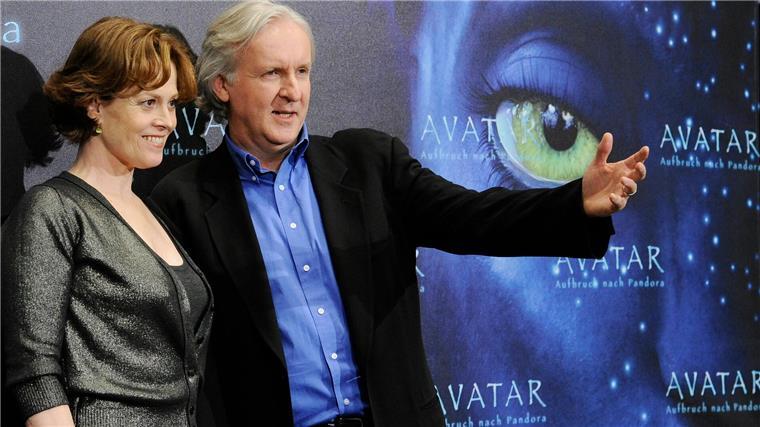 „Alien“-Heldin und „Avatar“-Star: Sigourney Weaver wird 75 Mit Regisseur James Cameron hat Sigourney Weaver viele Filme gedreht. (Archivbild)