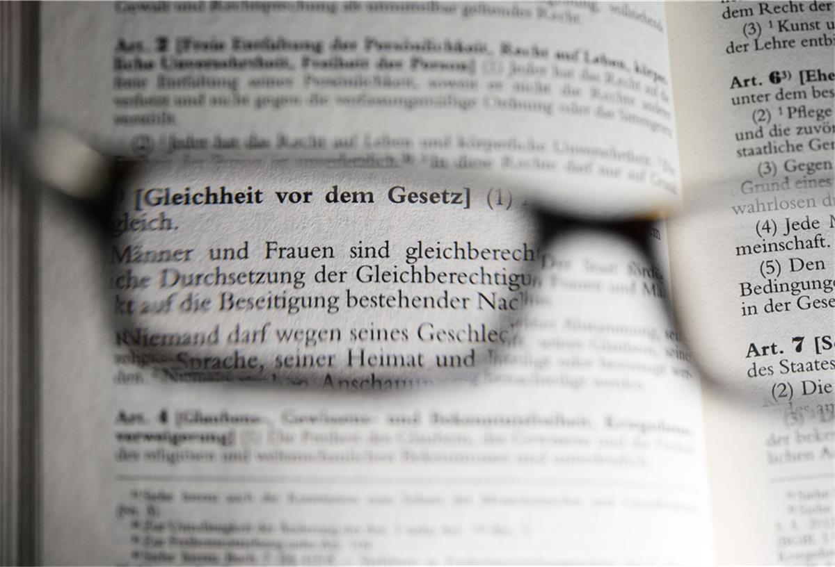 Kreis Rotenburg: Zeichen gegen Rassismus Mit Schildern soll künftig auch an kreiseigenen Gebäuden Haltung gegen Rassismus gezeigt werden. In anderen Kommunen gibt es das bereits.