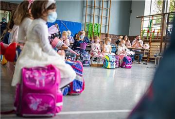 Mit Schulranzen und Zuckertüten ging es für die neuen Grundschüler zum ersten Schultag in der Fritz-Husmann-Schule in Leherheide. 