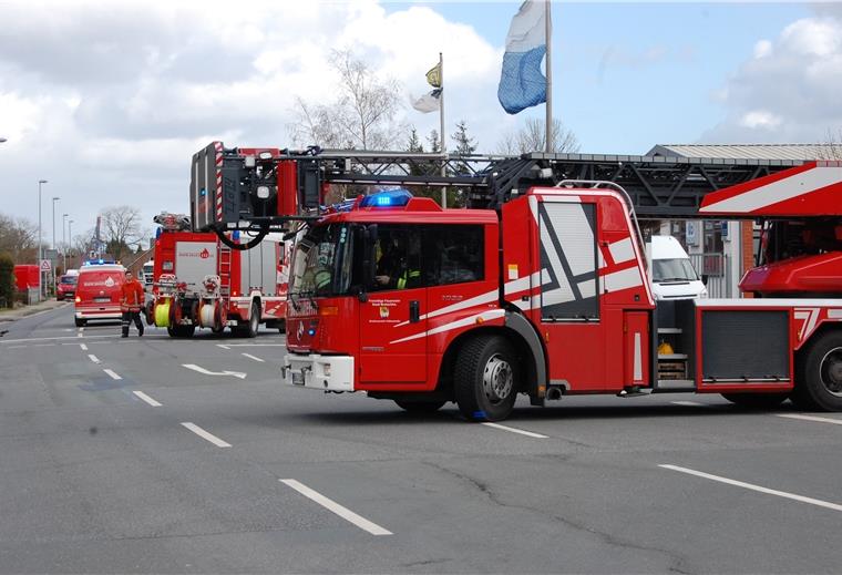 Mit sechs Fahrzeugen und 30 Einsatzkräften war die Feuerwehr nach Golzwarden ausgerückt. Foto: Gohritz