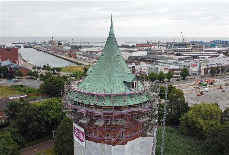 Cuxhavener Wasserturm: Schweizer bauen weiter Blick auf das Dach des Cuxhavener Wasserturms.