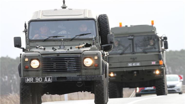 Britische Streitkräfte fahren durch Niedersachsen und NRW Mit solchen Fahrzeugen vom britischen Militär muss im September auf den Straßen Niedersachsens und NRW gerechnete werden. (Handoutfoto)