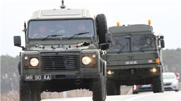 Mit solchen Fahrzeugen vom britischen Militär muss im September auf den Straßen Niedersachsens und NRW gerechnete werden. (Handoutfoto)