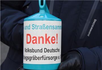 Eine Spendendose für die Haus- und Straßensammlung für den Volksbund Deutsche Kriegsgräberfürsorge. 