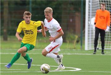 Mit Thore Bauer (links/daneben Carlos Warns vom SV Brake) startet Abbehausen am Sonntag in die Qualifikations-Rückrunde der Bezirksliga.