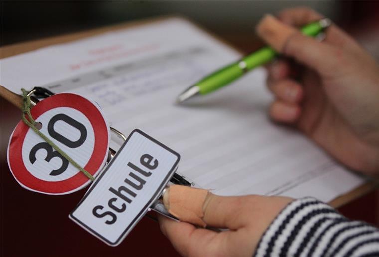 Nach Enttäuschung gibt es wieder Hoffnung Mit Unterschriftenlisten, einer Online-Petition und vielen Gesprächen haben Eltern bereits im Herbst 2019 auf das Problem vor der Grundschule in Tarmstedt aufmerksam gemacht und für ihr Vorhaben geworben.