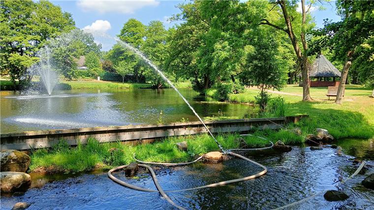 Mit verschiedenen Maßnahmen wird das Mühlenteichwasser in Bewegung gehalten, um für mehr Sauerstoff zu sorgen.