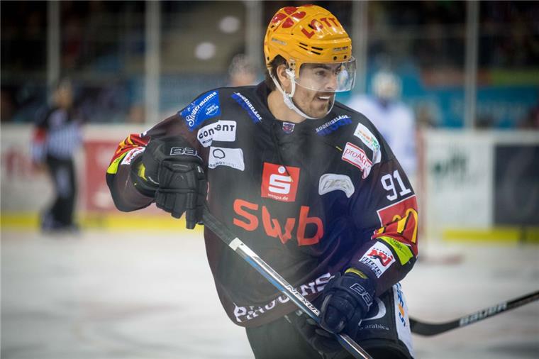 Pinguins verlieren trotz zweimaliger Führung Mit viel Biss (wie hier Miha Verlic) agierten die Fischtown Pinguins auch gegen den ERC Ingolstadt.