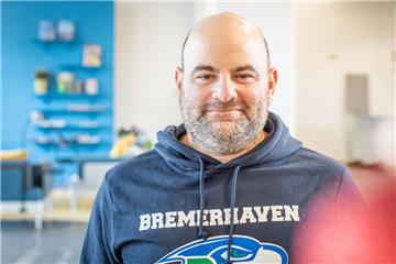 Mit viel Engagement geht James Joseph Fayed seine neue Aufgabe als Seahawks-Headcoach an. Bei einem Teammeeting lernte der Amerikaner die Spieler und den Trainerstab des Regionalligisten kennen. 