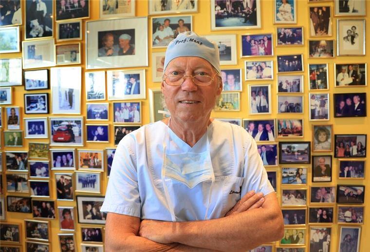 „Schönheitspapst“ Mang denkt mit 75 nicht ans Aufhören Mit vielen Prominenten hat er sich fotografieren lassen, aber wen Schönheitschirurg Werner Mang operiert hat, verrät er nicht.