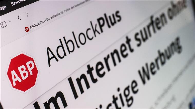 Warum Werbeblocker so umstritten sind Mit Werbeblockern können Nutzerinnen und Nutzer im Internet lästige Werbung unterdrücken. (Archivbild)
