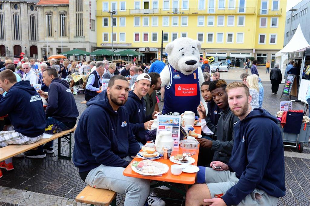 Mitte Bürger- Brunch 2016 der Bürgerstiftung Bremerhaven 14.8.16 Foto Scheer