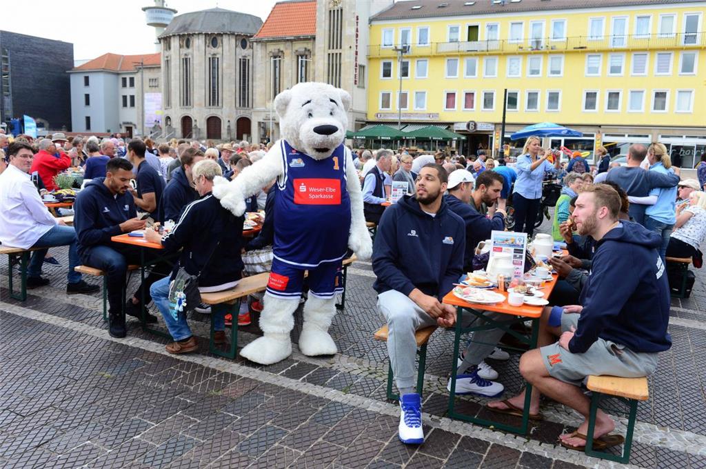Mitte Bürger- Brunch 2016 der Bürgerstiftung Bremerhaven 14.8.16 Foto Scheer