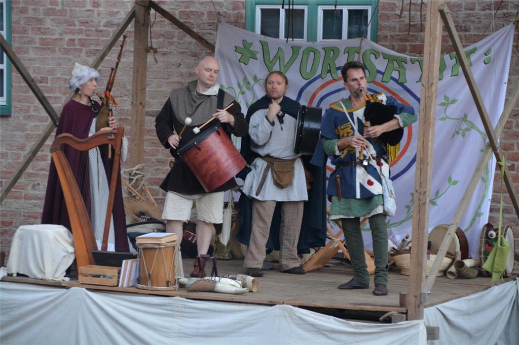 Mittelalterliches Burgfest in Bad Bederkesa.