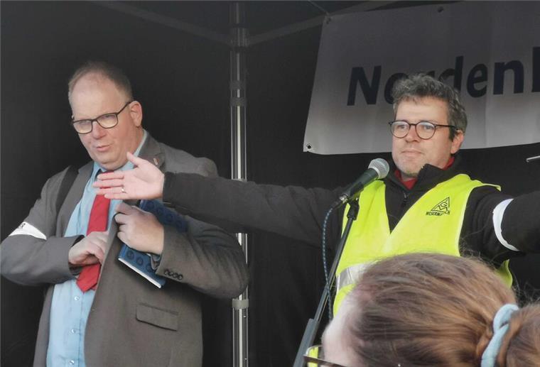 Demos gegen Rechtsextremismus zwischen Jade, Weser und Elbe: Die besten Bilder Mitveranstalter Nils Humboldt ist begeistert: "Nordenham setzt ein Zeichen."