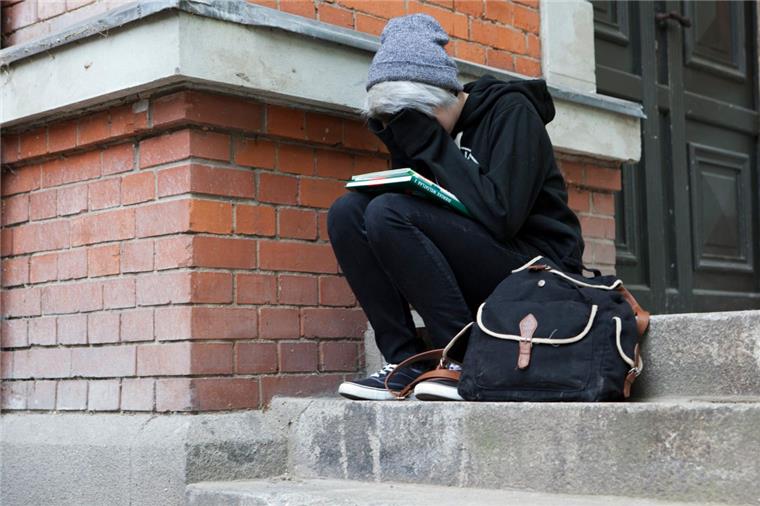 Ein Mobbingopfer aus dem Cuxland erzählt Mobbing-Opfer – hier ein Symbolfoto – sind nicht selten allein mit ihrem Kummer.