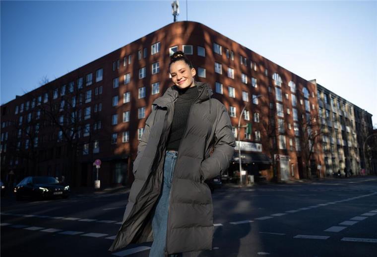 „Viel Scheiße gebaut“ - Model Betty Taube über ihre Jugend Model Betty Taube beichtet im Podcast „OKF - Ortskontrollfahrt“ ihre wilden Jugenderlebnisse.