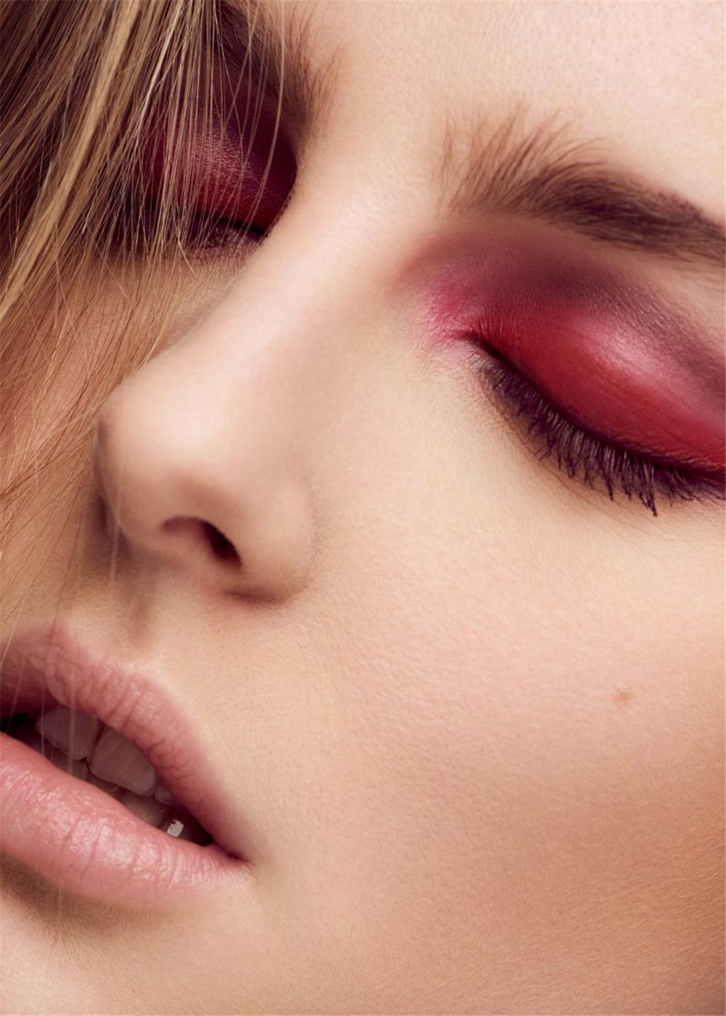 Model Maja Manczak shootet in Paris.