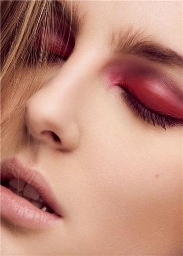Model Maja Manczak shootet in Paris.
