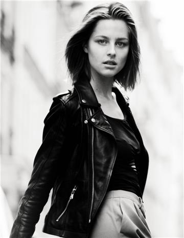 Model Maja Manczak shootet in Paris.