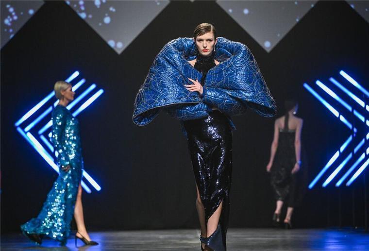 Berlin Fashion Week: Kilian Kerner mit politischer Botschaft Models zeigen Kreationen von Designer Kilian Kerner in der Verti Music Hall.