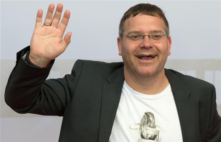 Elton moderiert "Schlag den Star" Moderator Elton darf sich bei "Schlag den Star" beweisen.