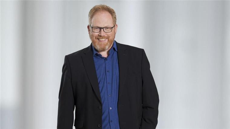 Zwei Stunden Humor: Lars Cohrs entlarvt den Weihnachtsgeschenke-Wahnsinn Moderator und Podcaster Lars Cohrs liest am 27. November im Bürgersaal Loxstedt aus seinem Programm „Sack voller Überraschungen“ – eine humorvolle Betrachtung ungewollter Weihnachtsgeschenke.