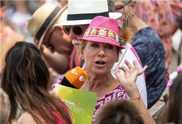 Moderatorin Andrea Kiewel während der Live-Sendung «ZDF-Fernsehgarten» unter dem Partymotto «Mallorca vs. Oktoberfest».